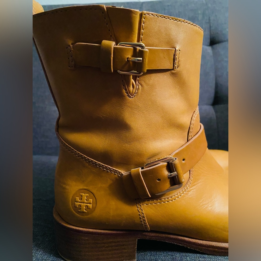 Tory Burch Bennie Moto Engineer Boot Tan Leather Double Buckle Ankle - Picture 12 of 12